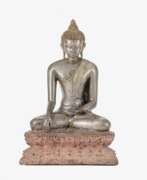 Asiatische Produkte und Kunst. Sitzender Buddha Shakyamuni.