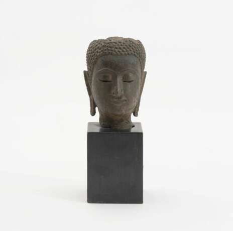 Kleiner Kopf des Buddha. - Foto 2