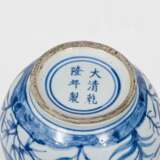 A Blue and White Garlic Vase. - фото 2