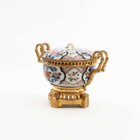 An Imari Centrepiece with Ormolu Mount. - photo 2