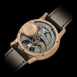 ROMAIN GAUTHIER. A UNIQUE AND ATTRACTIVE 18K PINK GOLD WRISTWATCH WITH BLUE DIAL - Foto 2
