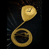 PATEK PHILIPPE. AN UNUSUAL AND RARE 18K GOLD ASYMMETRICAL POCKET WATCH WITH 18K GOLD MATCHING CHAIN - Foto 1