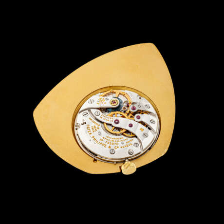 PATEK PHILIPPE. AN UNUSUAL AND RARE 18K GOLD ASYMMETRICAL POCKET WATCH WITH 18K GOLD MATCHING CHAIN - Foto 3
