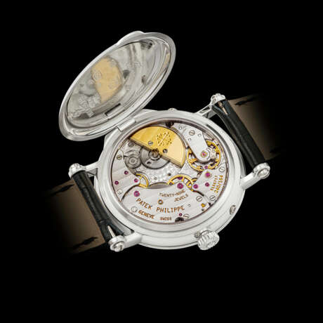 PATEK PHILIPPE. A PLATINUM AUTOMATIC WRISTWATCH WITH MOON PHASES, POWER RESERVE AND DATE - photo 3