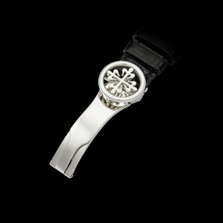 PATEK PHILIPPE. A PLATINUM AUTOMATIC WRISTWATCH WITH MOON PHASES, POWER RESERVE AND DATE - photo 5