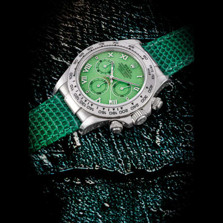 ROLEX. AN ATTRACTIVE 18K WHITE GOLD AUTOMATIC CHRONOGRAPH WRISTWATCH WITH GREEN CHRYSOPRASE DIAL - Foto 1