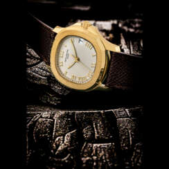 PATEK PHILIPPE. AN 18K GOLD AUTOMATIC WRISTWATCH WITH SWEEP CENTRE SECONDS AND DATE