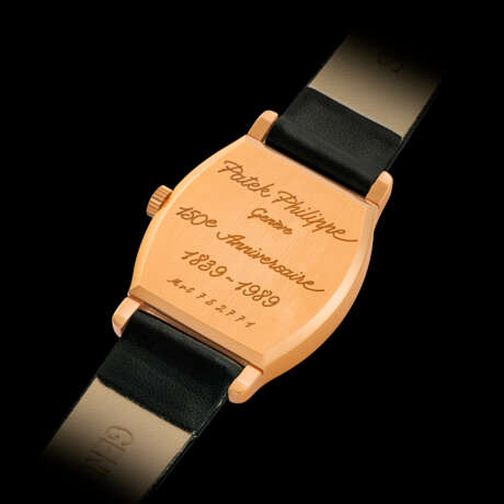 PATEK PHILIPPE. A RARE 18K PINK GOLD LIMITED EDITION TONNEAU SHAPED JUMP HOUR WRISTWATCH, MADE TO COMMEMORATE THE 150TH ANNIVERSARY OF PATEK PHILIPPE - Foto 2