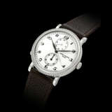 PATEK PHILIPPE. AN 18K WHITE GOLD DUAL TIME WRISTWATCH WITH 24 HOUR INDICATION AND BREGUET NUMERALS - Foto 1