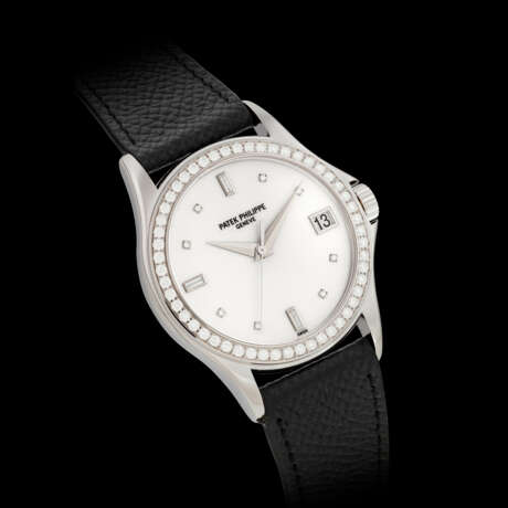 PATEK PHILIPPE. AN 18K WHITE GOLD AND DIAMOND-SET AUTOMATIC WRISTWATCH WITH SWEEP CENTRE SECONDS AND DATE - фото 1