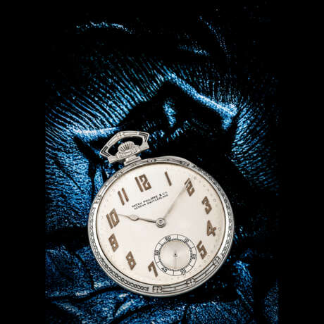 PATEK PHILIPPE. AN 18K WHITE GOLD OPEN FACE POCKET WATCH WITH “ART DECO” ENGRAVINGS - фото 1