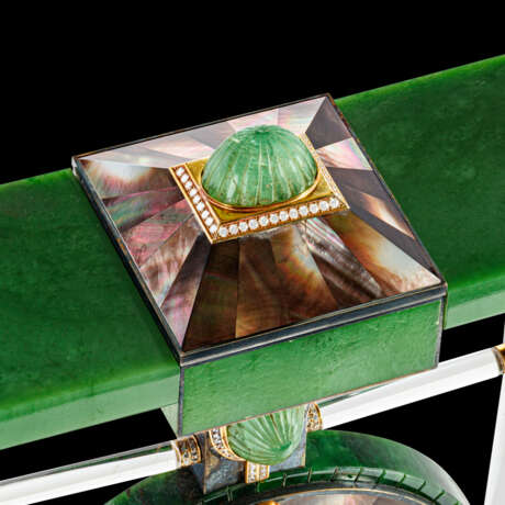CARTIER. A MAGNIFICENT AND EXTREMELY RARE SILVER AND NEPHRITE-SET MYSTERY CLOCK WITH MOTHER OF PEARL, EMERALD, CHALCEDONY, ROCK CRYSTAL, AND DIAMONDS - photo 6