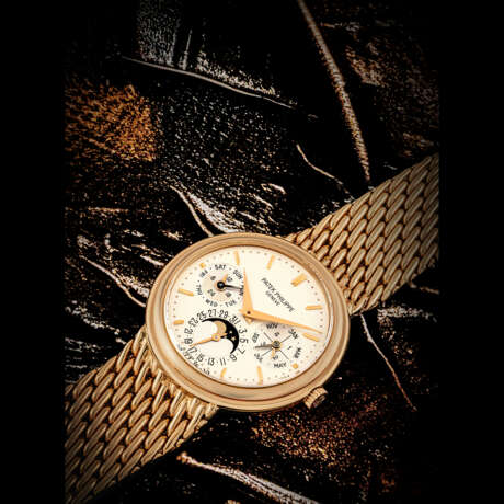 PATEK PHILIPPE. AN 18K PINK GOLD AUTOMATIC PERPETUAL CALENDAR BRACELET WATCH WITH MOON PHASES, LEAP YEAR AND 24 HOUR INDICATIONS - Foto 1