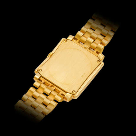 PATEK PHILIPPE. A RARE 18K GOLD, DIAMOND AND BAGUETTE-CUT EMERALD-SET WRISTWATCH WITH BRACELET - Foto 2