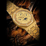 AUDEMARS PIGUET. A RARE 18K GOLD PERPETUAL CALENDAR AUTOMATIC BRACELET WATCH WITH MOON PHASES - фото 1