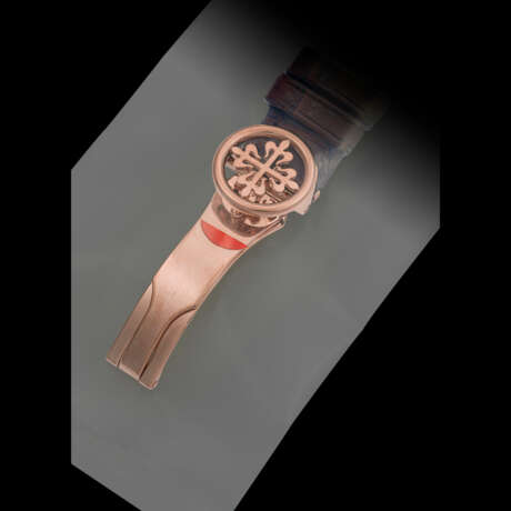 PATEK PHILIPPE. A RARE 18K PINK GOLD PERPETUAL CALENDAR SPLIT SECONDS CHRONOGRAPH WRISTWATCH WITH MOON PHASES, 24 HOUR AND LEAP YEAR INDICATION, SINGLE SEALED - photo 3