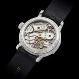 AUDEMARS PIGUET. A LADY’S VERY RARE PLATINUM LIMITED EDITION CARILLON MINUTE REPEATING WRISTWATCH - Foto 2