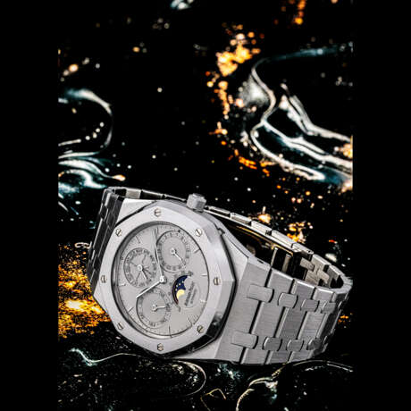 AUDEMARS PIGUET. A RARE AND ATTRACTIVE STAINLESS STEEL AUTOMATIC PERPETUAL CALENDAR WRISTWATCH WITH MOON PHASES, LEAP YEAR INDICATION AND BRACELET - фото 1