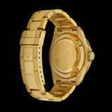 ROLEX. AN 18K GOLD AUTOMATIC WRISTWATCH WITH SWEEP CENTRE SECONDS, DATE AND BRACELET - Foto 2