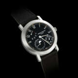 PATEK PHILIPPE. AN 18K WHITE GOLD AUTOMATIC WRISTWATCH WITH DATE, MOON PHASES AND POWER RESERVE - Foto 1