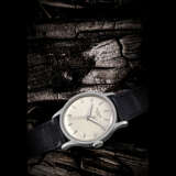 PATEK PHILIPPE. A RARE AND ATTRACTIVE 18K WHITE GOLD WRISTWATCH WITH SWEEP CENTRE SECONDS - Foto 1