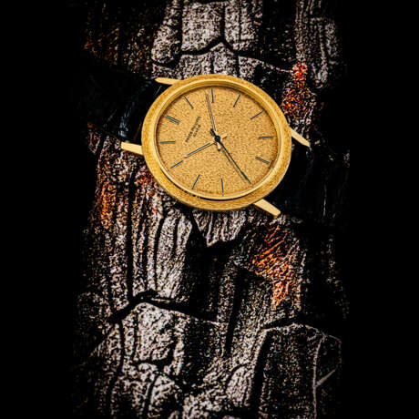 PATEK PHILIPPE. AN 18K GOLD AUTOMATIC WRISTWATCH WITH SWEEP CENTRE SECONDS - фото 1