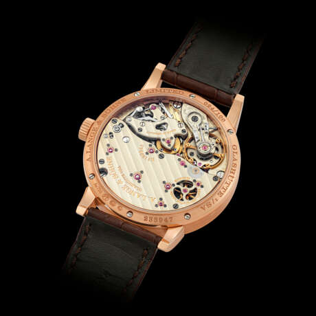 A. LANGE & S&#214;HNE. A RARE 18K PINK GOLD LIMITED EDITION WRISTWATCH WITH JUMPING SECONDS - Foto 2