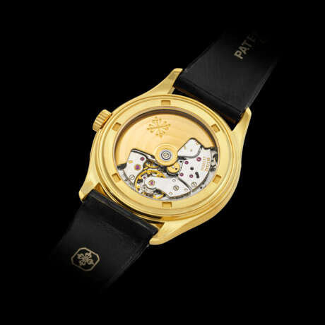 PATEK PHILIPPE. AN 18K GOLD AUTOMATIC ANNUAL CALENDAR WRISTWATCH WITH SWEEP CENTRE SECONDS AND 24 HOUR INDICATION - Foto 2