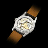 PATEK PHILIPPE. AN 18K WHITE GOLD AUTOMATIC WRISTWATCH WITH DATE - фото 2
