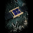 CARTIER. AN ATTRACTIVE 18K GOLD AND DIAMOND-SET WRISTWATCH WITH LAPIS LAZULI DIAL - Auktionspreise