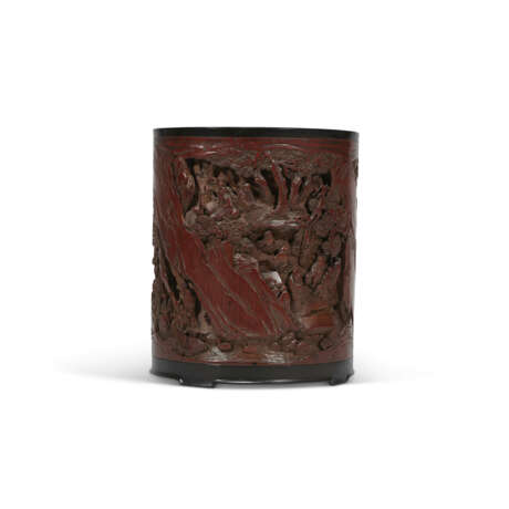 A CARVED BAMBOO ‘FIGURAL’ BRUSH POT - photo 2