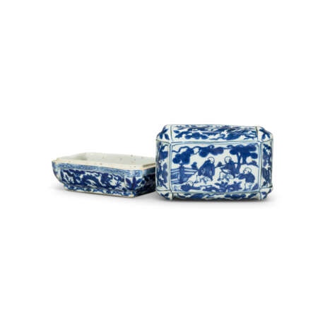 A SMALL BLUE AND WHITE `BOYS` RECTANGULAR BOX AND COVER - фото 1