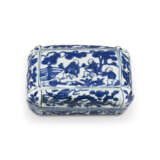 A SMALL BLUE AND WHITE `BOYS` RECTANGULAR BOX AND COVER - Foto 2