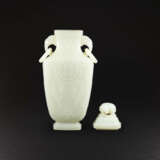 A WHITE JADE ‘ELEPHANT-HANDLE’ VASE AND COVER - фото 4
