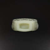 A WHITE JADE ‘ELEPHANT-HANDLE’ VASE AND COVER - Foto 5