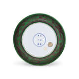 A PAIR OF AUBERGINE AND GREEN-ENAMELLED `DRAGON` DISHES - фото 3