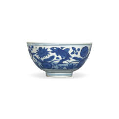 A BLUE AND WHITE ‘FISH IN LOTUS POND’ BOWL