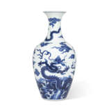 A RARE BLUE AND WHITE `DRAGON` VASE - фото 2