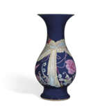A FAMILLE ROSE AND GILT-DECORATED BLUE-GLAZED PEAR-SHAPED VASE - фото 1