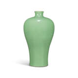 A RARE GREEN-ENAMELLED VASE, MEIPING - photo 1