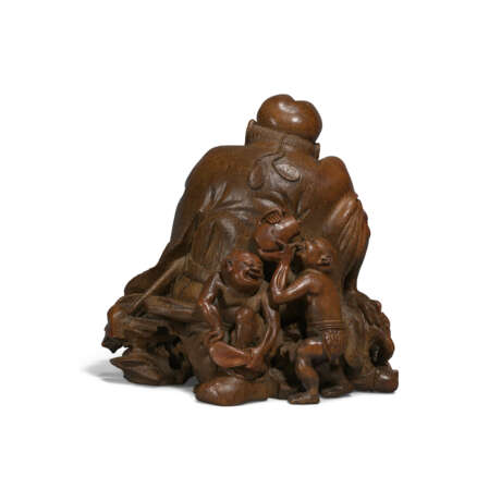 A FINELY CARVED LARGE BAMBOO `ZHONG KUI AND DEMONS` GROUP - фото 3