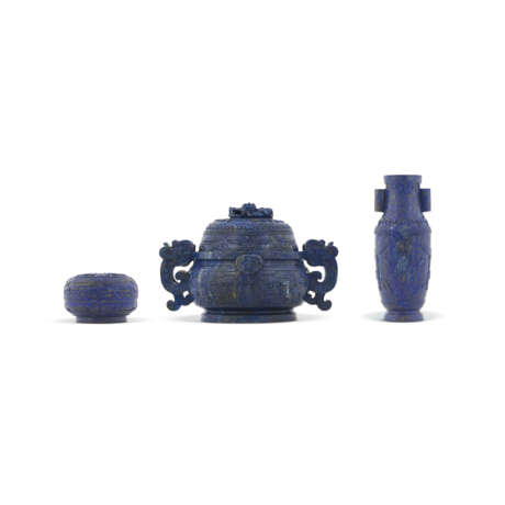 A LAPIS LAZULI GARNITURE SET - photo 1