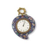 A PAIR OF GILT-METAL PAINTED ENAMEL AND PASTE-INLAID PEACH-FORM WALL CLOCKS - Foto 2