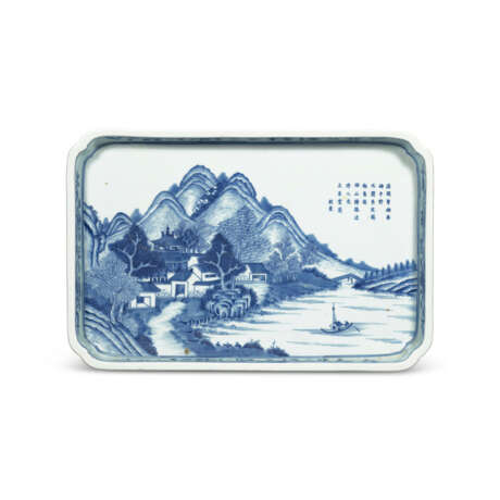 A RARE LARGE INSCRIBED BLUE AND WHITE RECTANGULAR TRAY - Foto 1