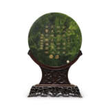 A PAIR OF LARGE SPINACH-GREEN JADE `LANDSCAPE` CIRCULAR TABLE SCREENS INSCRIBED WITH IMPERIAL POEMS - фото 3