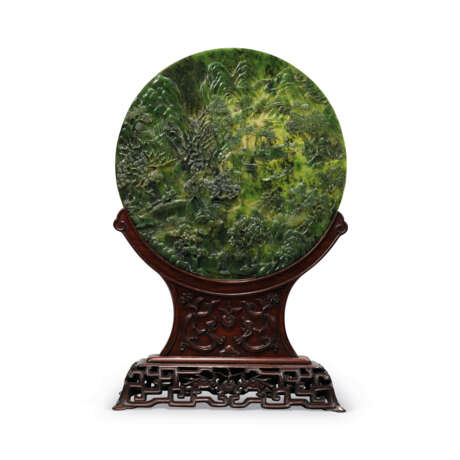 A PAIR OF LARGE SPINACH-GREEN JADE `LANDSCAPE` CIRCULAR TABLE SCREENS INSCRIBED WITH IMPERIAL POEMS - photo 5
