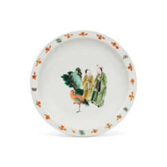 A SMALL FAMILLE VERTE &#39;FIGURAL&#39; DISH