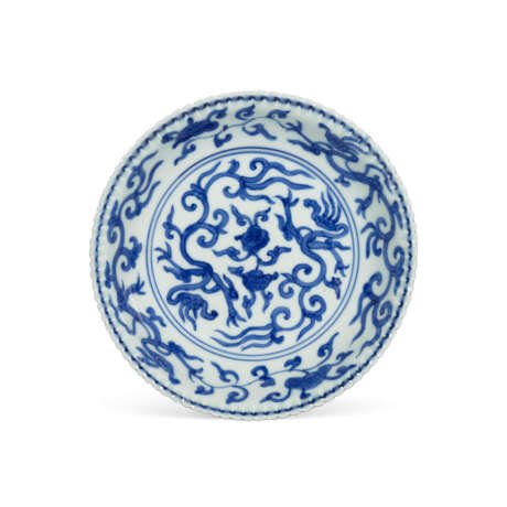 A BLUE AND WHITE FOLIATE-RIMMED `DRAGON` DISH - photo 1