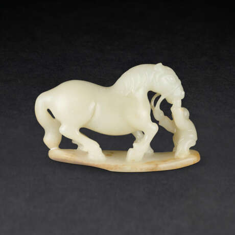 A WHITE JADE ‘HORSE AND GROOM’ GROUP - photo 2