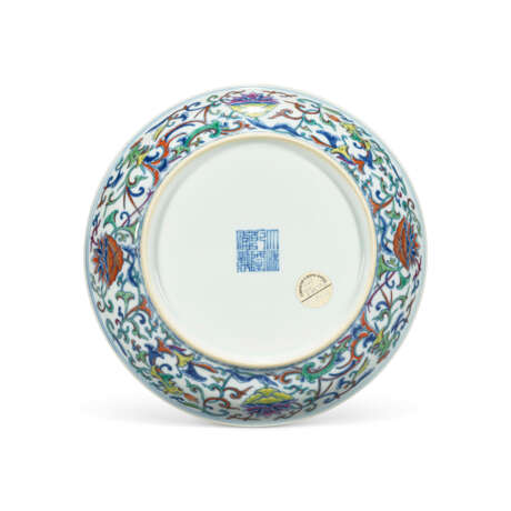 A PAIR OF DOUCAI `PHOENIX` DISHES - фото 4